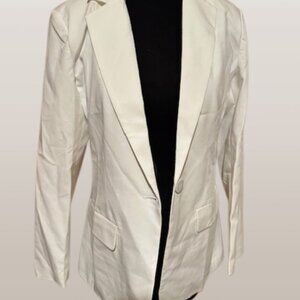 Sophisticated White Blazer with Classic Lapel and Open Front